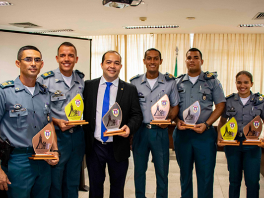 Rildo Amaral recebe homenagem de cadetes e oficiais que participaram de jogos militares